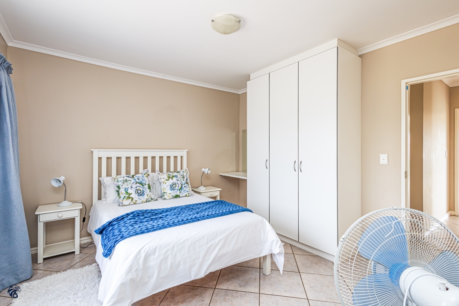 6 Bedroom Property for Sale in Middedorp Western Cape